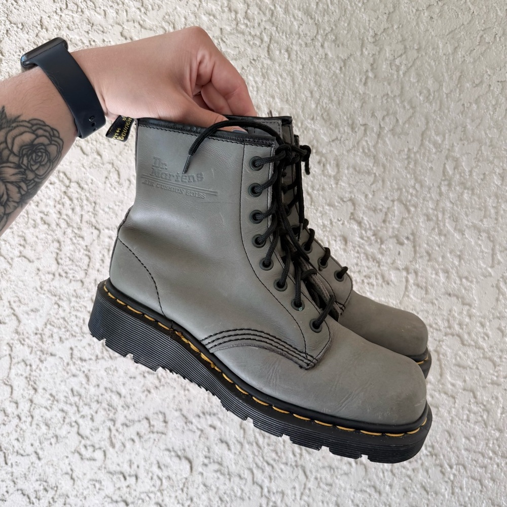 Vintage Dr. Marten Leather Olive Green Combat Boots Women’s Size 7.5